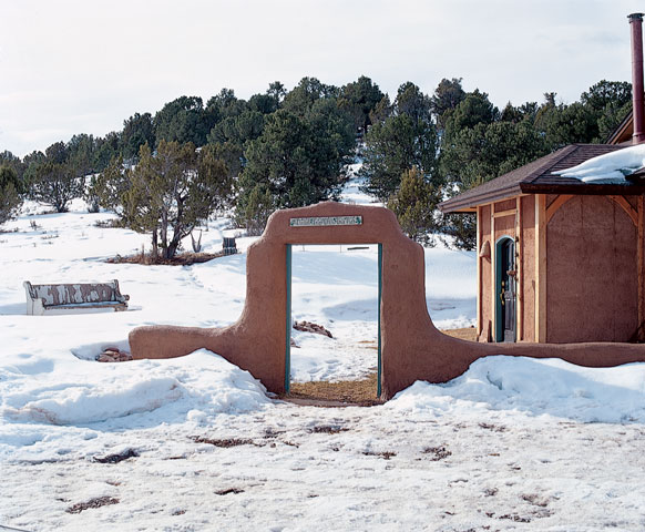
A welcoming adobe gate frames a sign that was a wedding gift to Chris and Paula. It reads, “Live Well, Laugh Often, Love Much.” The home, located on 4.9 acres, is entirely off the grid, drawing from the abundant solar energy of the Rocky Mountain site.
